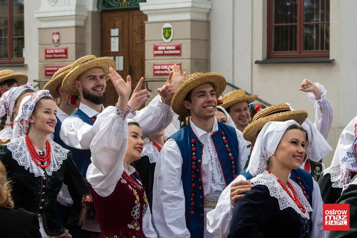 Po raz drugi w historii Ostrów Mazowiecka z modą i folklorem (zdjęcia, wideo)