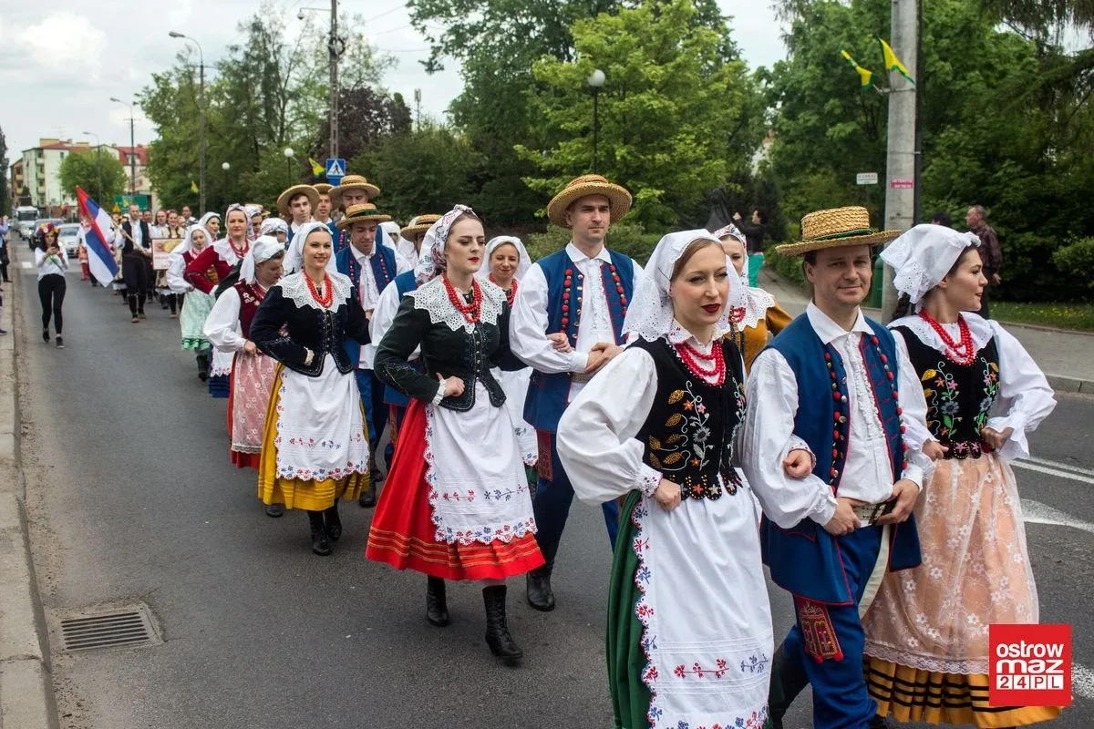 Po raz drugi w historii Ostrów Mazowiecka z modą i folklorem (zdjęcia, wideo)