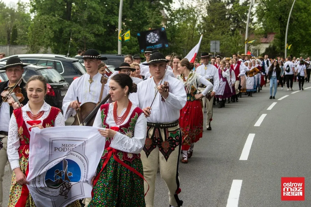 Po raz drugi w historii Ostrów Mazowiecka z modą i folklorem (zdjęcia, wideo)