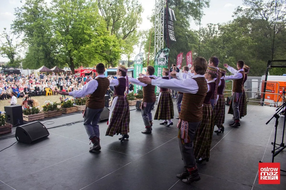Po raz drugi w historii Ostrów Mazowiecka z modą i folklorem (zdjęcia, wideo)