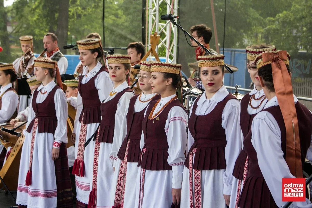 Po raz drugi w historii Ostrów Mazowiecka z modą i folklorem (zdjęcia, wideo)