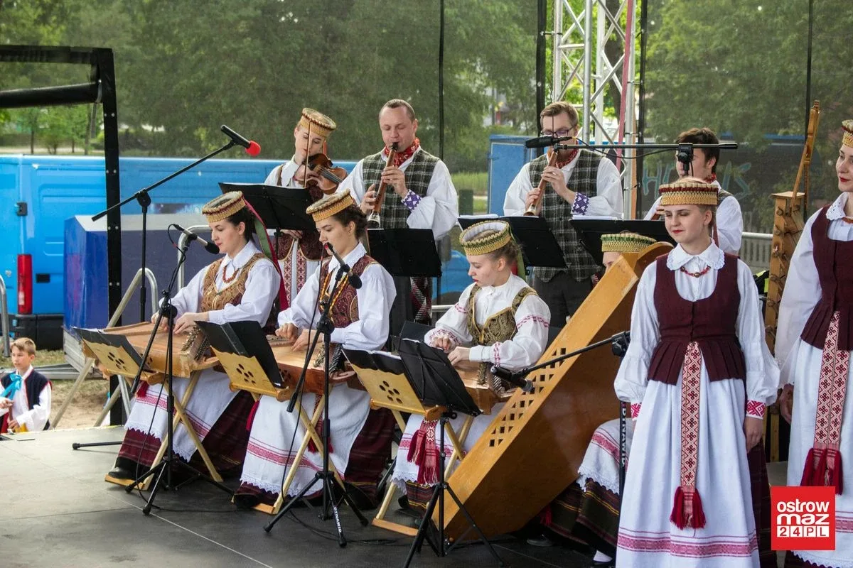 Po raz drugi w historii Ostrów Mazowiecka z modą i folklorem (zdjęcia, wideo)