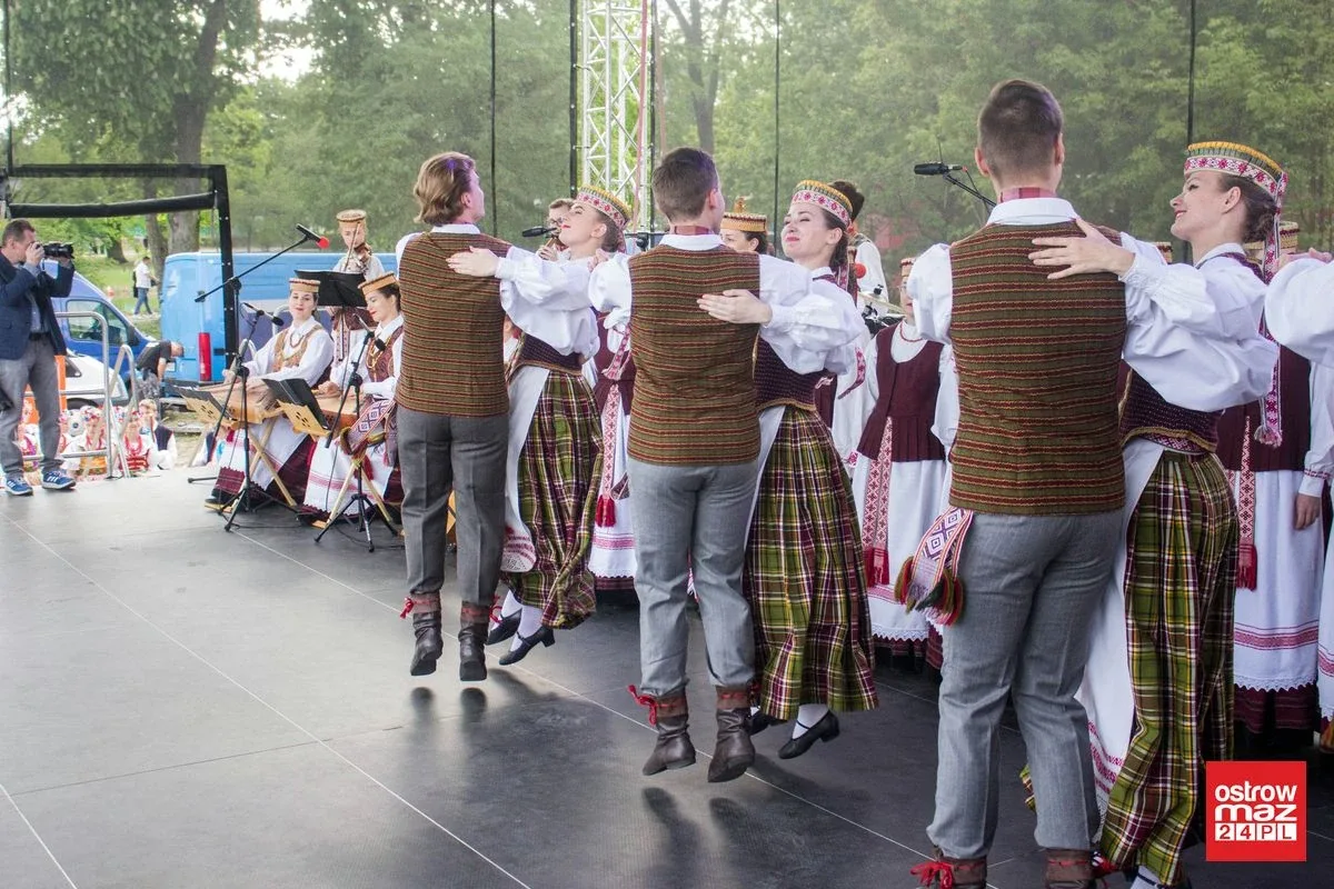 Po raz drugi w historii Ostrów Mazowiecka z modą i folklorem (zdjęcia, wideo)