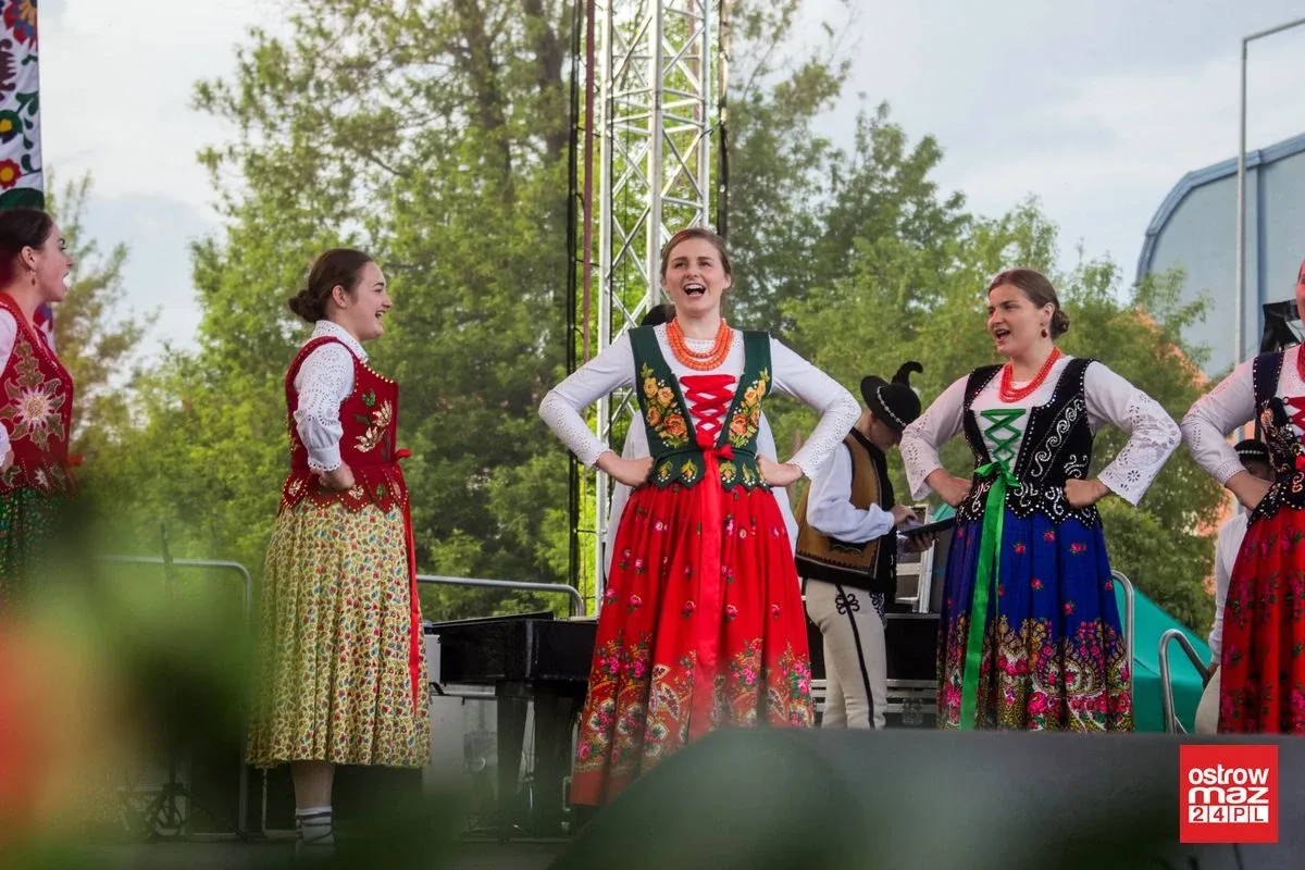 Po raz drugi w historii Ostrów Mazowiecka z modą i folklorem (zdjęcia, wideo)