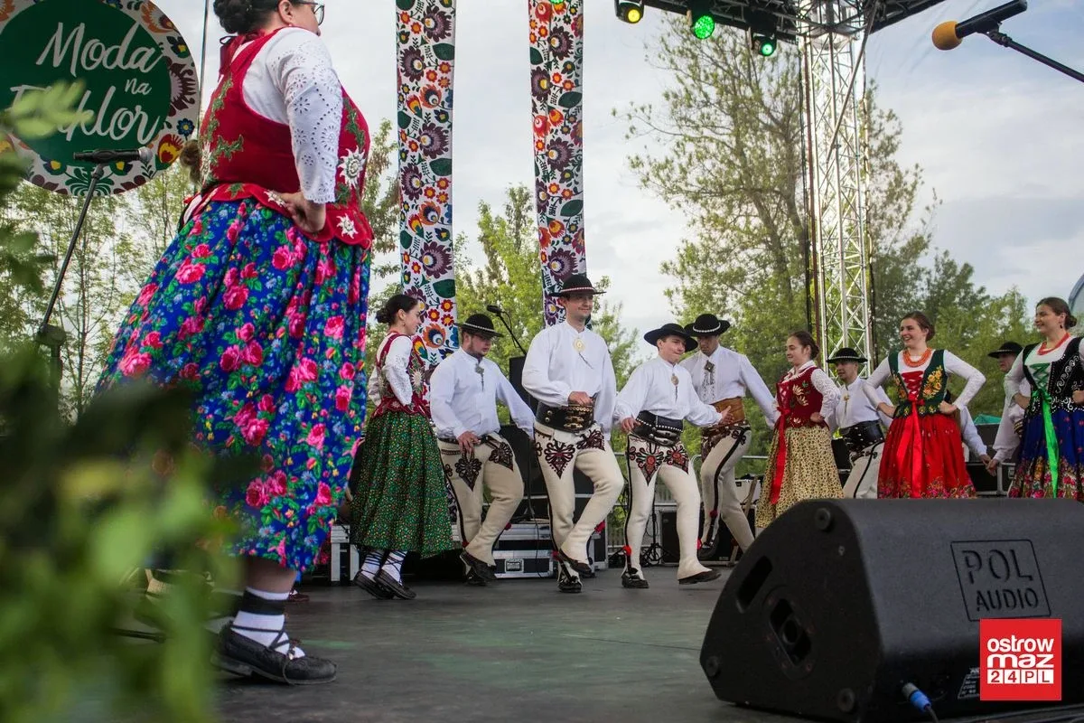 Po raz drugi w historii Ostrów Mazowiecka z modą i folklorem (zdjęcia, wideo)