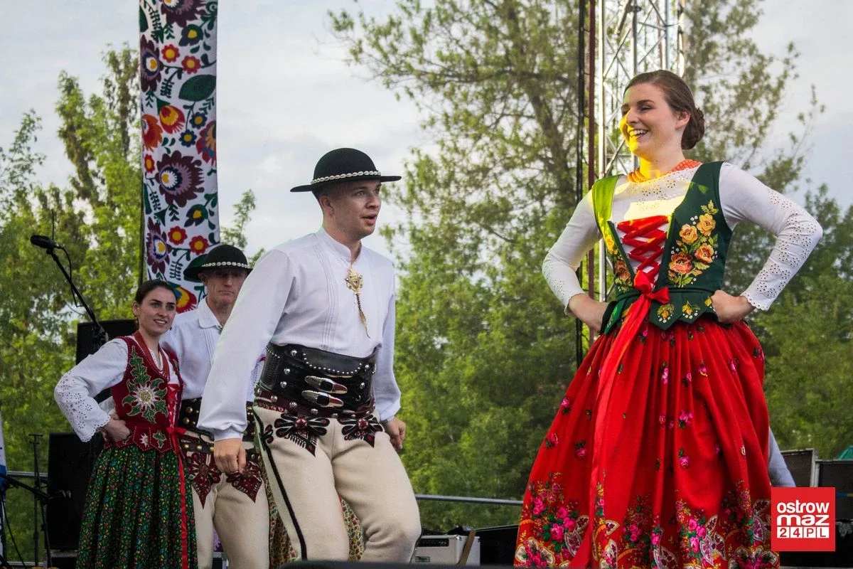 Po raz drugi w historii Ostrów Mazowiecka z modą i folklorem (zdjęcia, wideo)