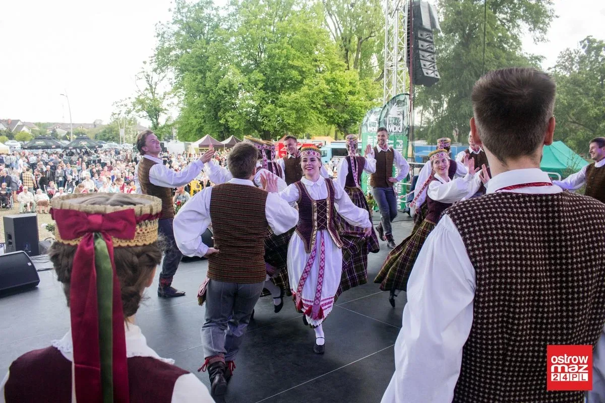 Po raz drugi w historii Ostrów Mazowiecka z modą i folklorem (zdjęcia, wideo)