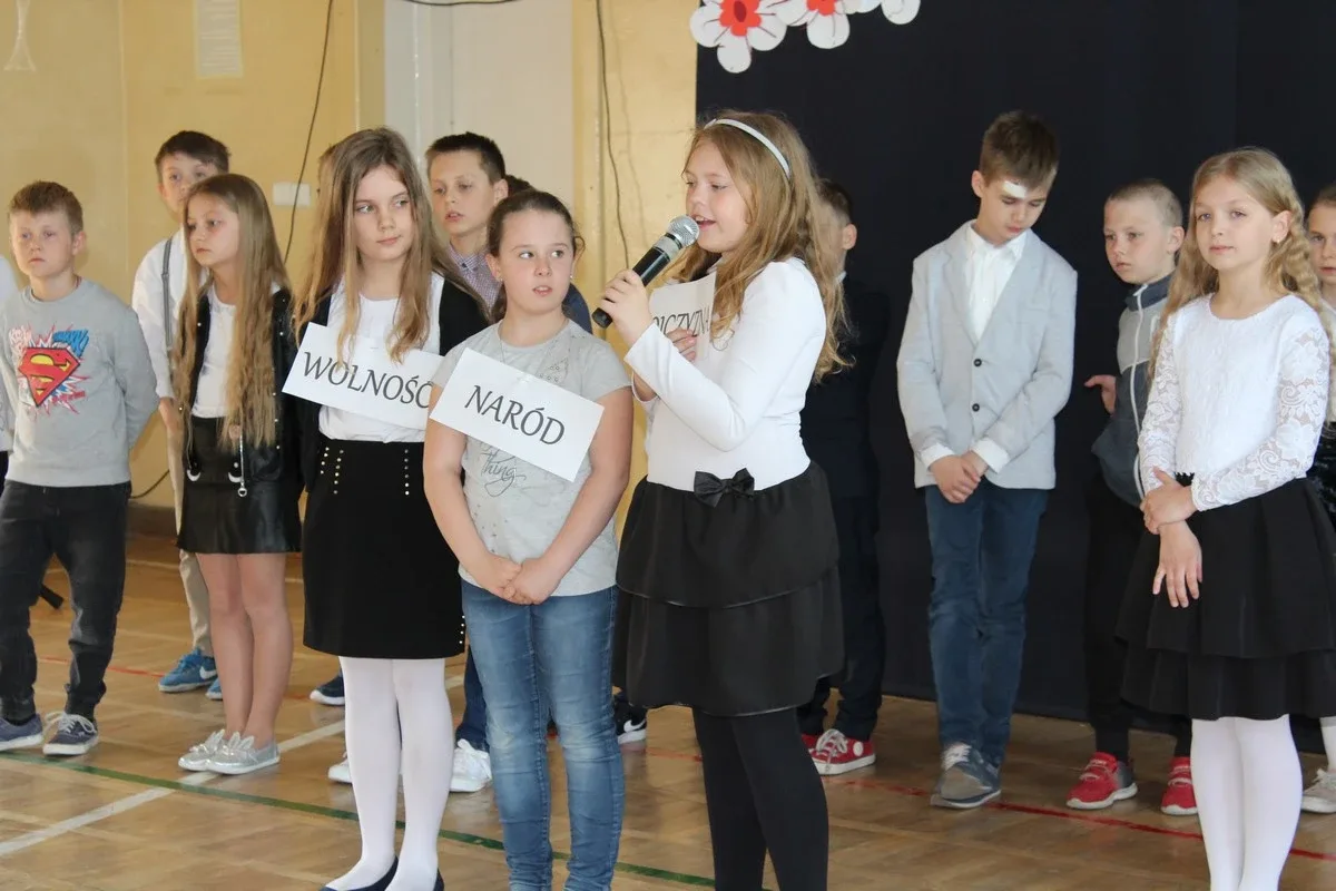 Rocznica uchwalenia Konstytucji 3 Maja w "jedynce" (zdjęcia)