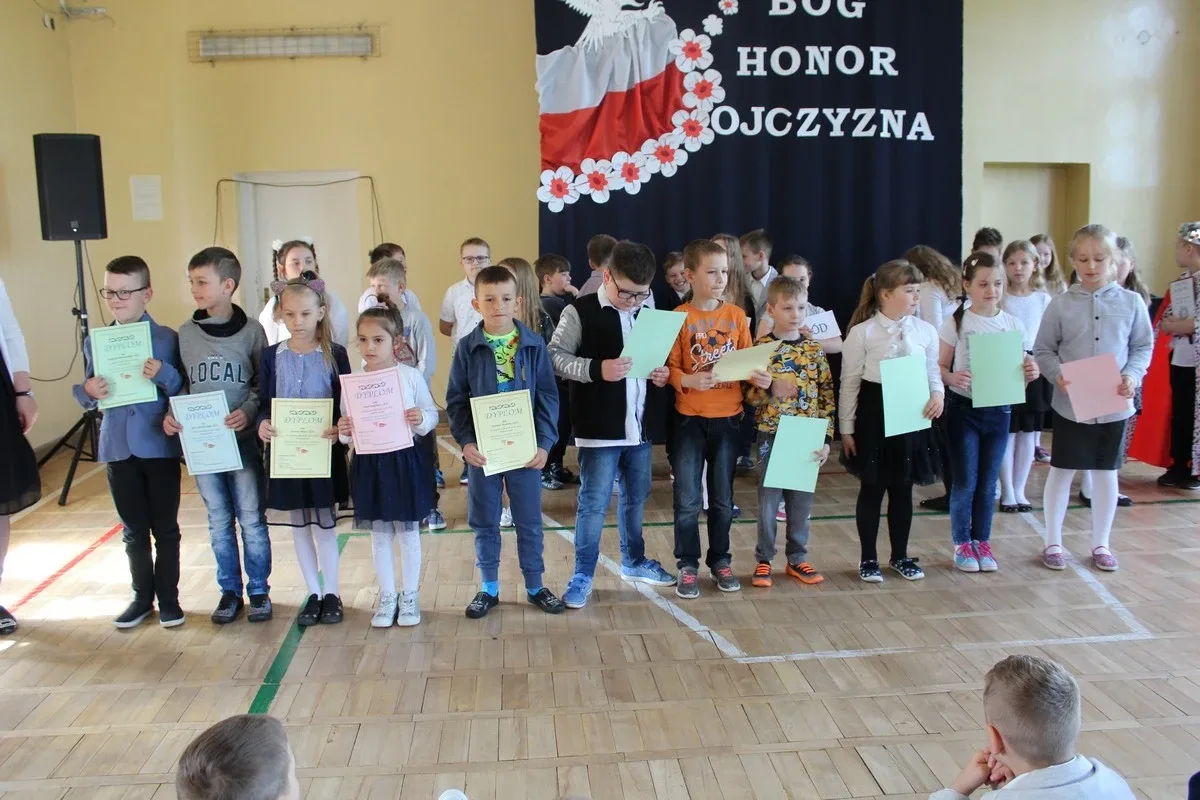 Rocznica uchwalenia Konstytucji 3 Maja w "jedynce" (zdjęcia)