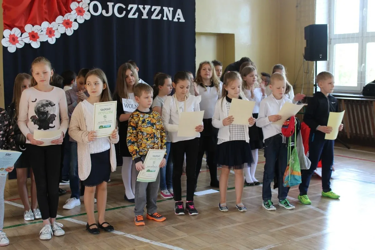 Rocznica uchwalenia Konstytucji 3 Maja w "jedynce" (zdjęcia)
