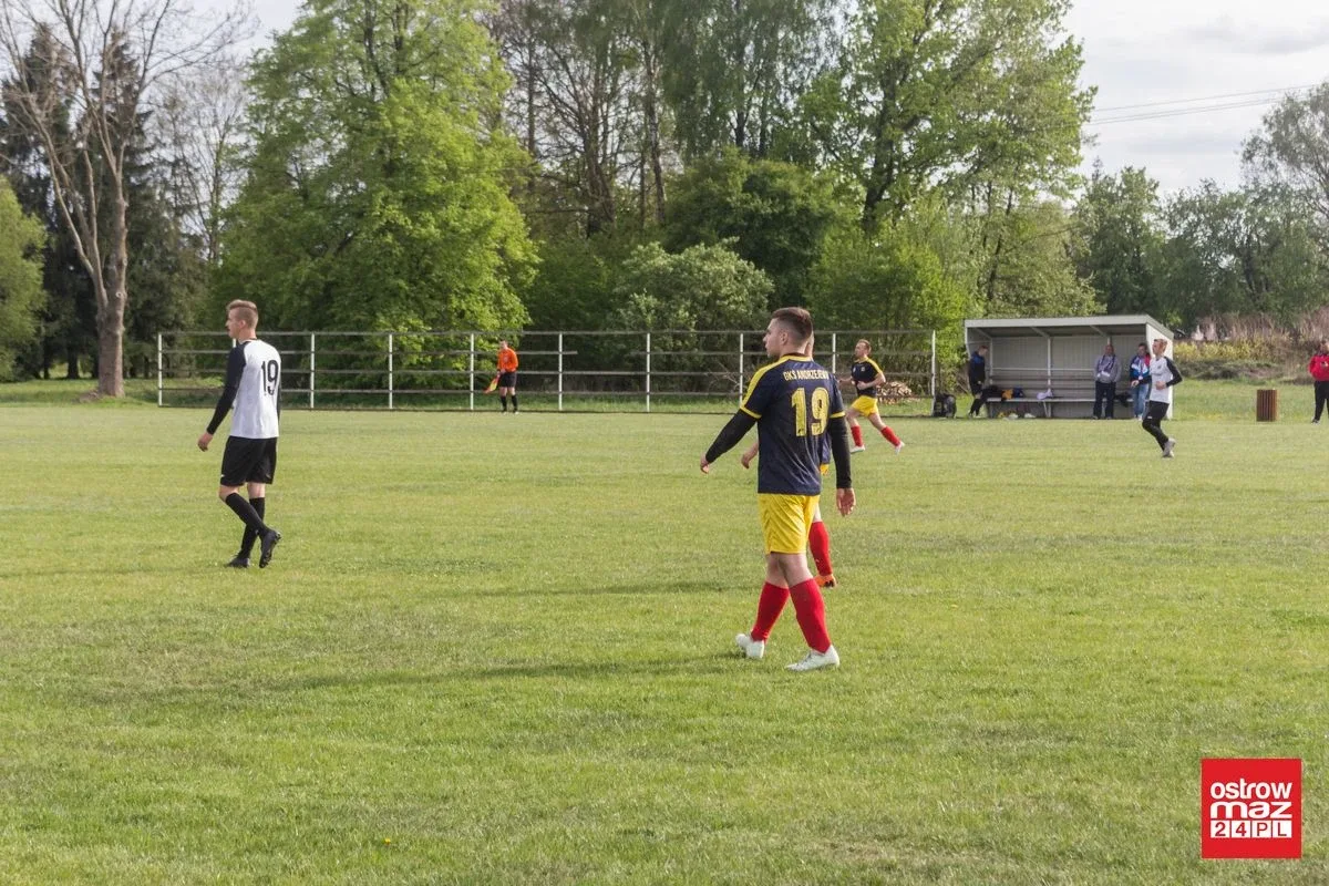 Osiem bramek w Andrzejewie. GKS wygrywa i liczy się w walce o awans (zdjęcia, wideo)