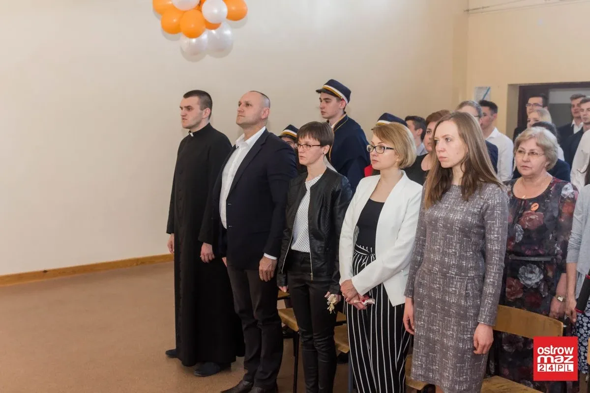 Koniec roku szkolnego dla maturzystów z "Ekonomika". Przed nimi egzamin dojrzałości (zdjęcia, wideo)