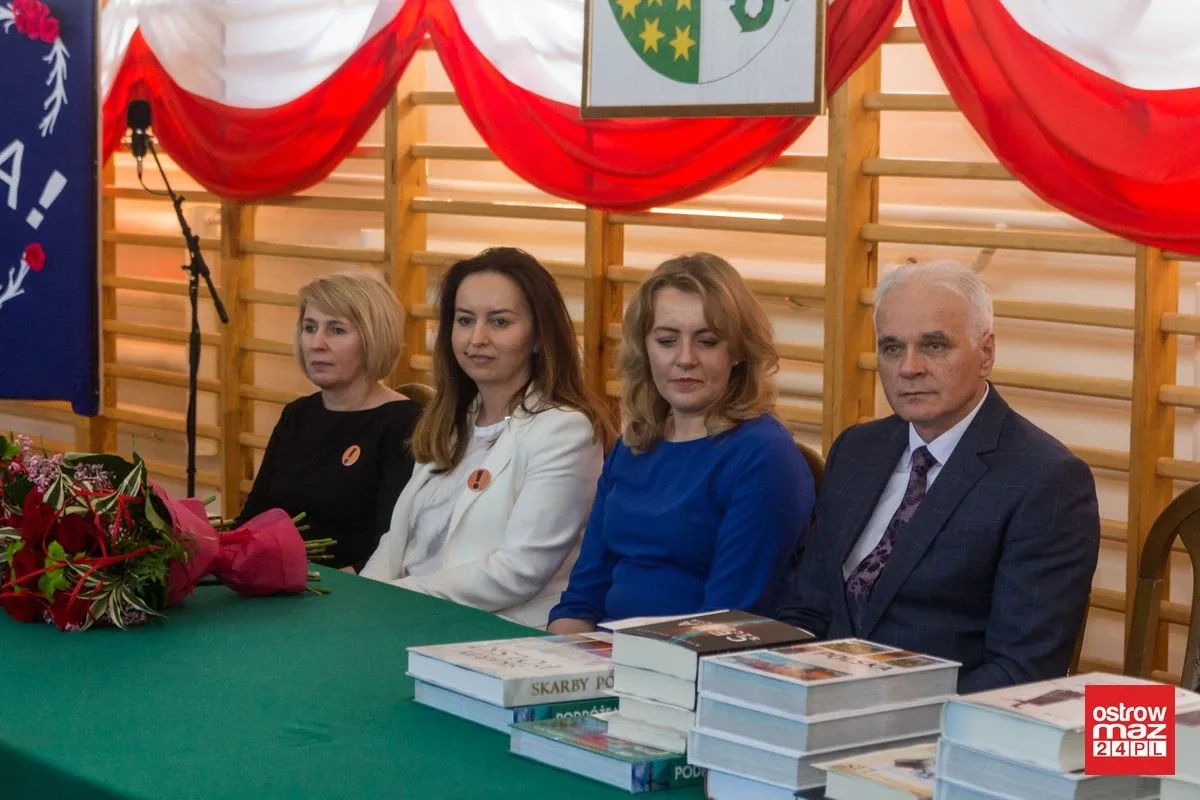 Koniec roku szkolnego dla maturzystów z "Ekonomika". Przed nimi egzamin dojrzałości (zdjęcia, wideo)