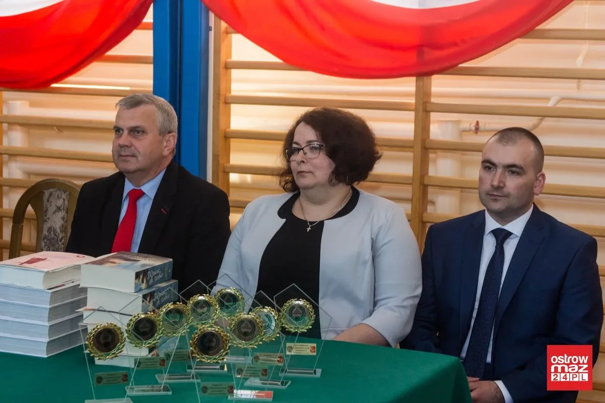 Koniec roku szkolnego dla maturzystów z "Ekonomika". Przed nimi egzamin dojrzałości (zdjęcia, wideo)