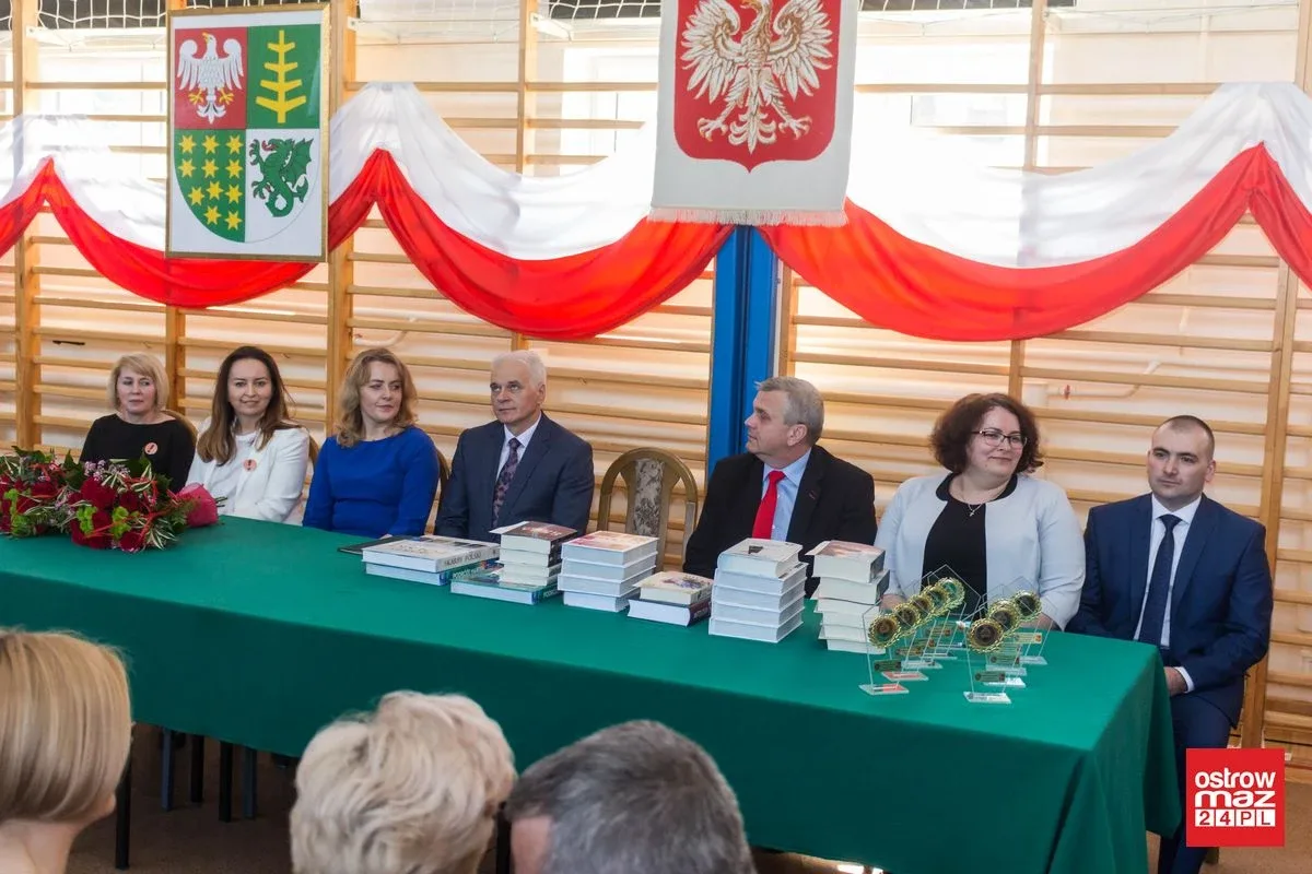 Koniec roku szkolnego dla maturzystów z "Ekonomika". Przed nimi egzamin dojrzałości (zdjęcia, wideo)