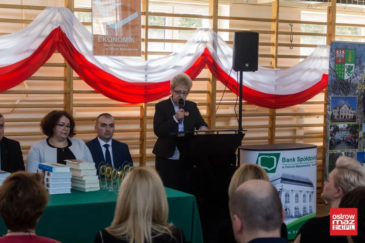 Koniec roku szkolnego dla maturzystów z "Ekonomika". Przed nimi egzamin dojrzałości (zdjęcia, wideo)