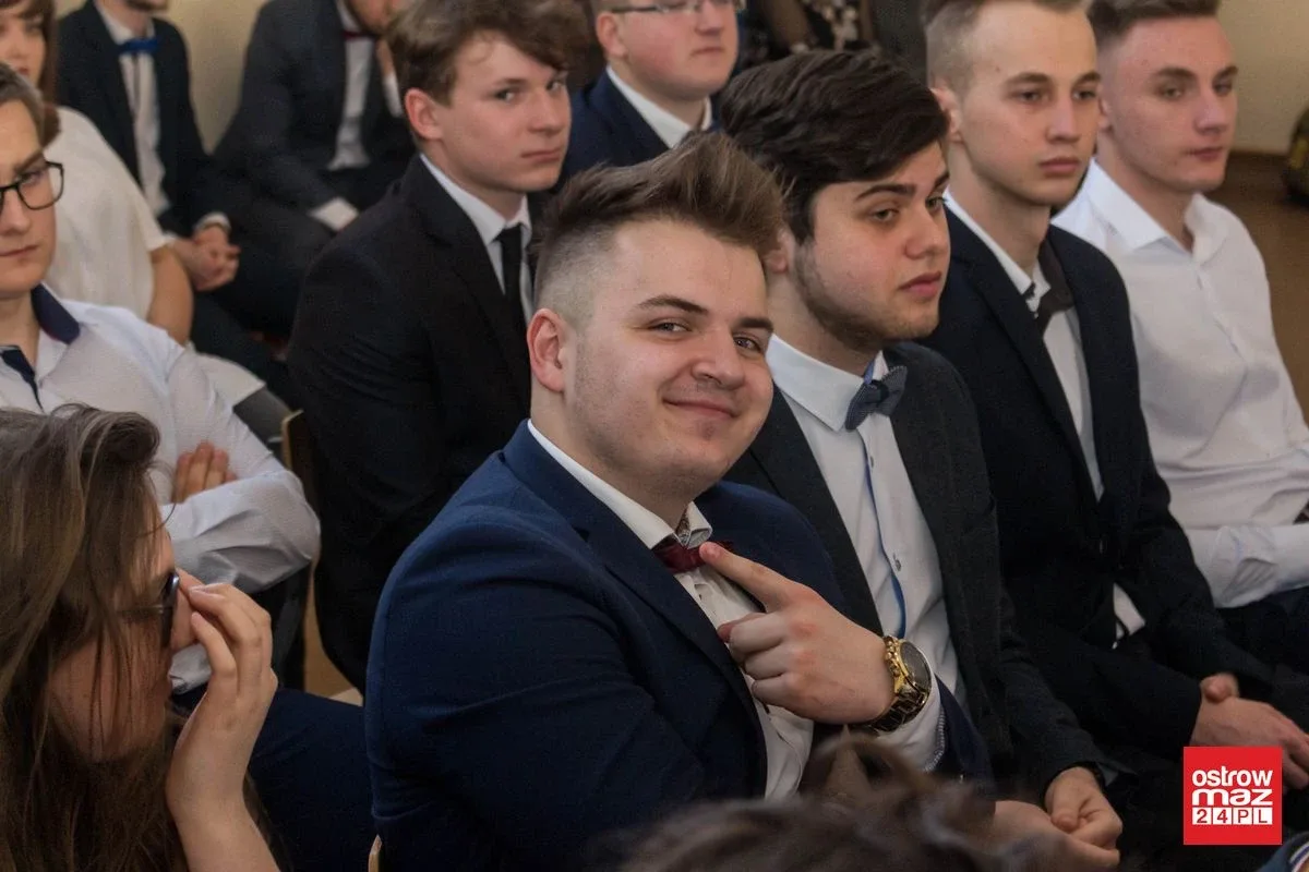 Koniec roku szkolnego dla maturzystów z "Ekonomika". Przed nimi egzamin dojrzałości (zdjęcia, wideo)