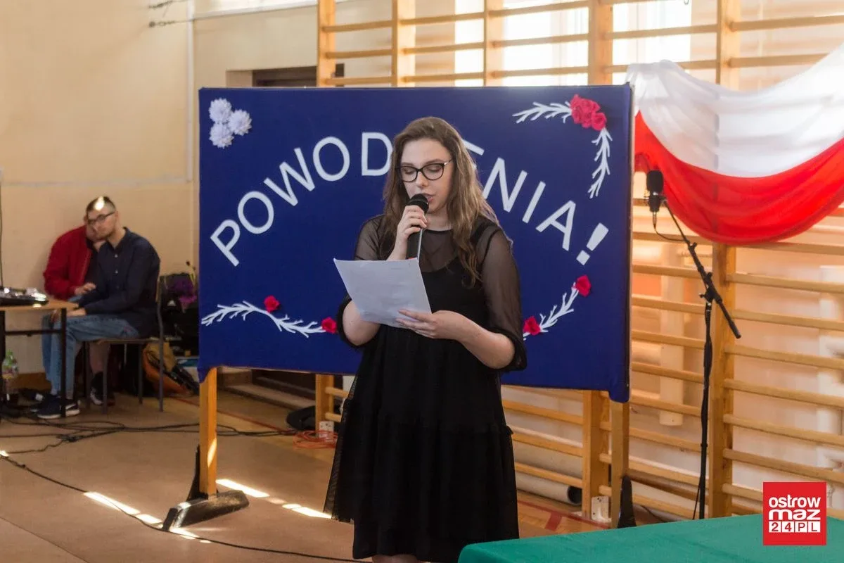 Koniec roku szkolnego dla maturzystów z "Ekonomika". Przed nimi egzamin dojrzałości (zdjęcia, wideo)