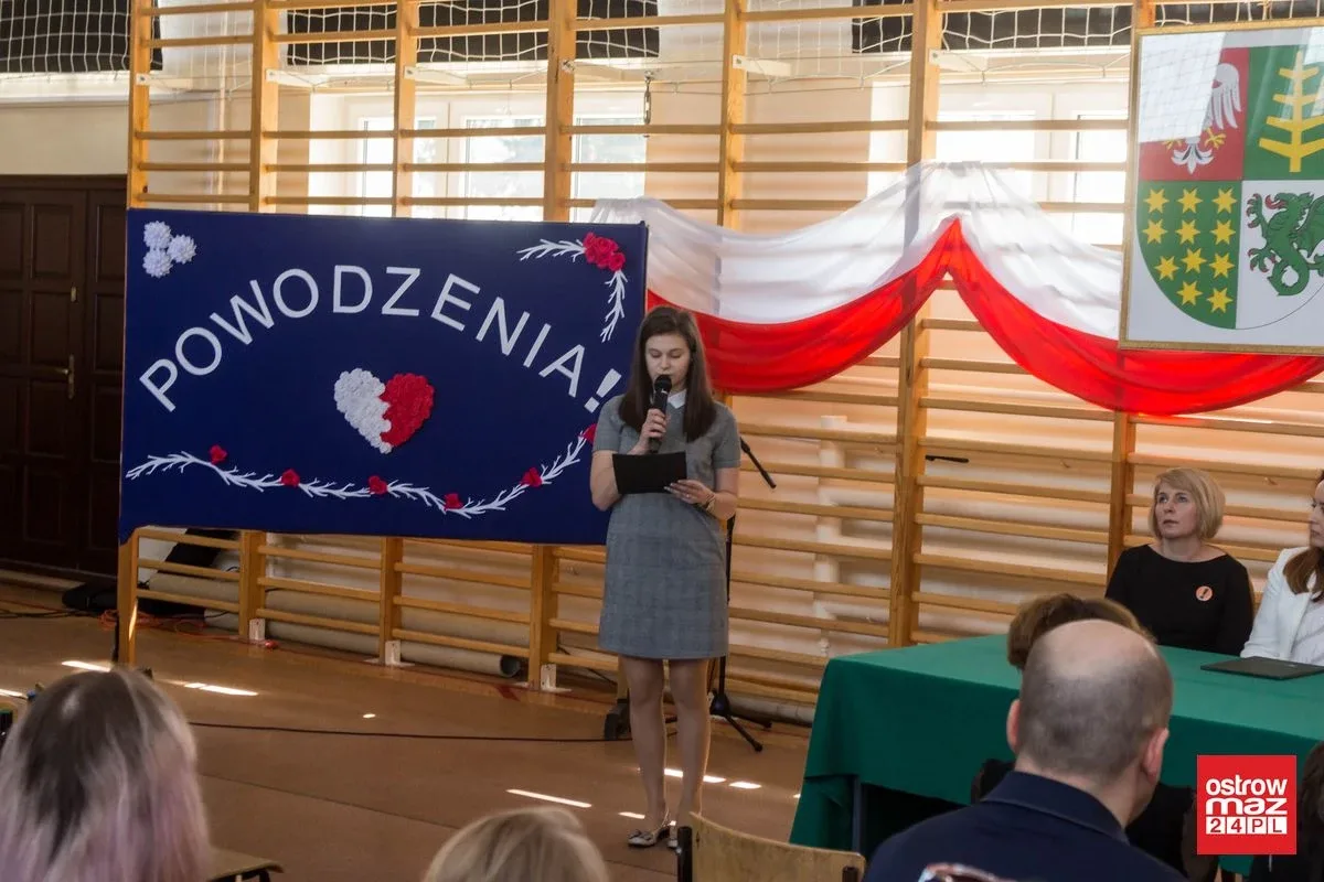 Koniec roku szkolnego dla maturzystów z "Ekonomika". Przed nimi egzamin dojrzałości (zdjęcia, wideo)