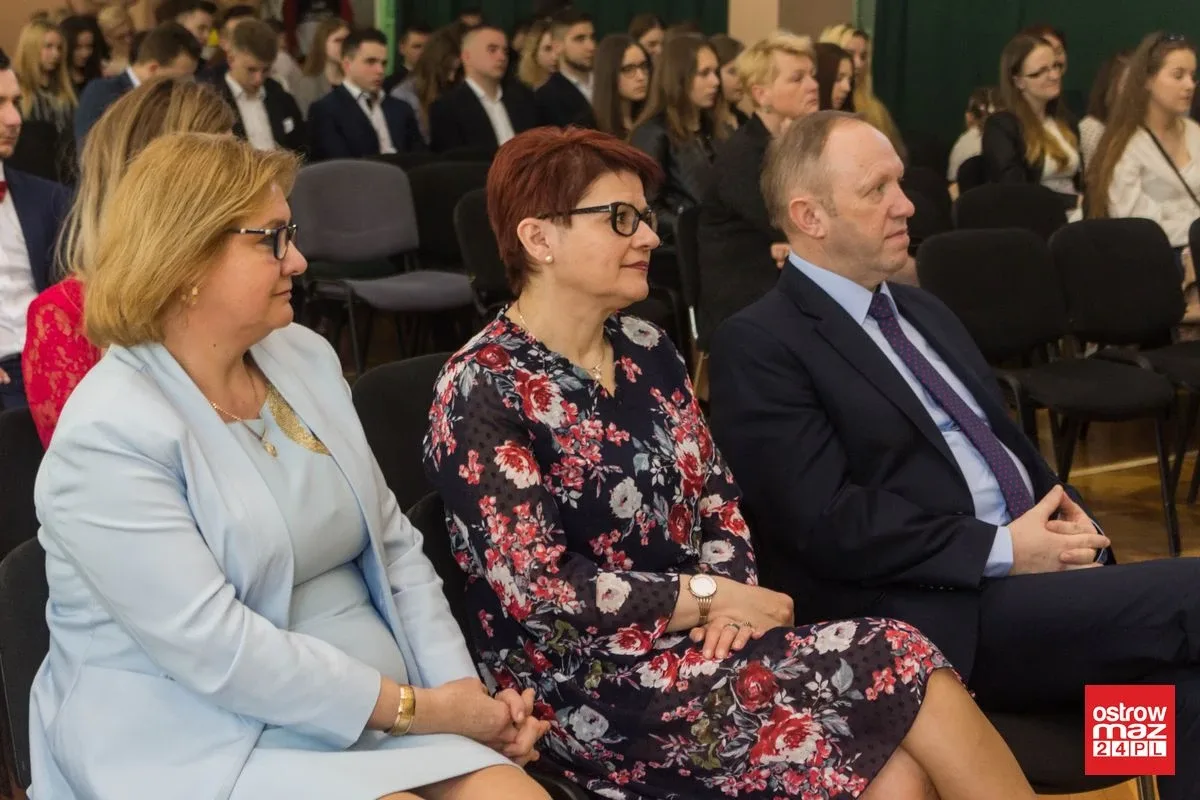 Maturzyści z "Rubinka" zakończyli rok szkolny (zdjęcia, wideo)