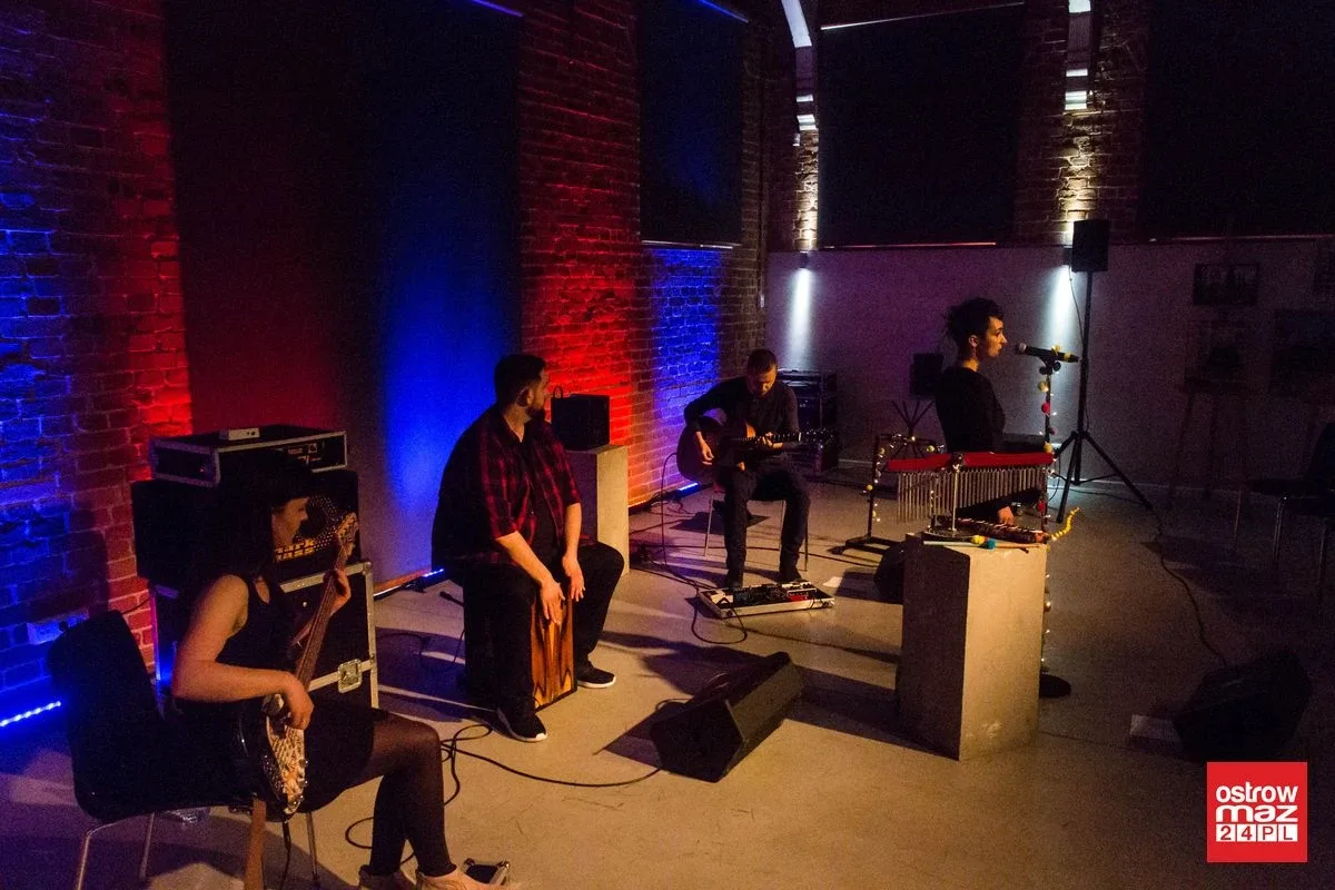 Koncert Pragmy połączony z wernisażem wystawy Darii Gołąb i Przemysława Zglejszewskiego (zdjęcia, wideo)
