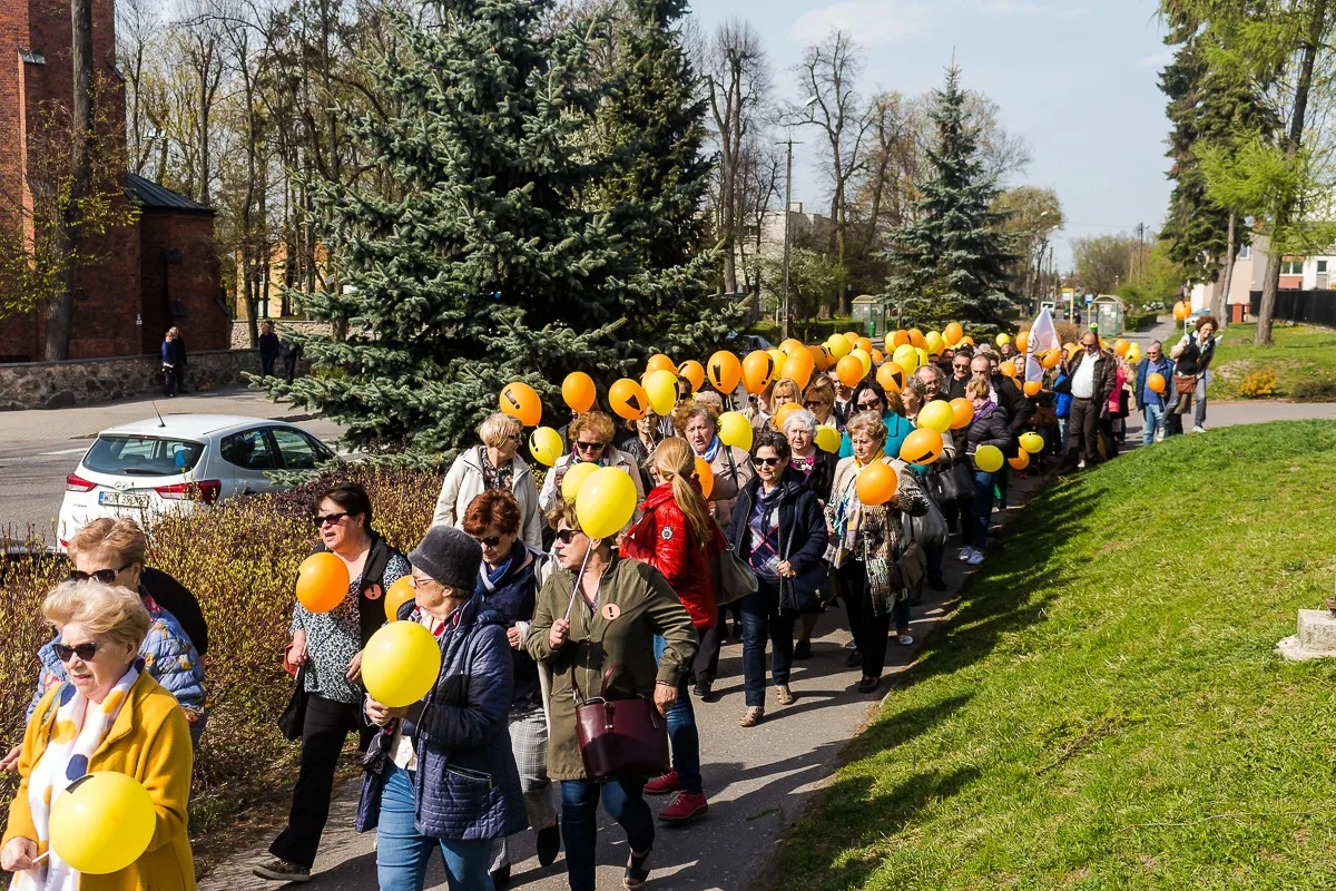 Nauczyciele protestowali pod ratuszem i ostrowskim starostwem (zdjęcia, wideo)