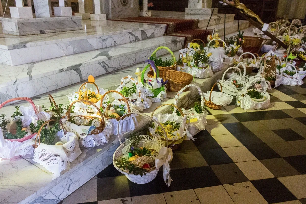 Święcenie pokarmów w ostrowskich parafiach (zdjęcia)