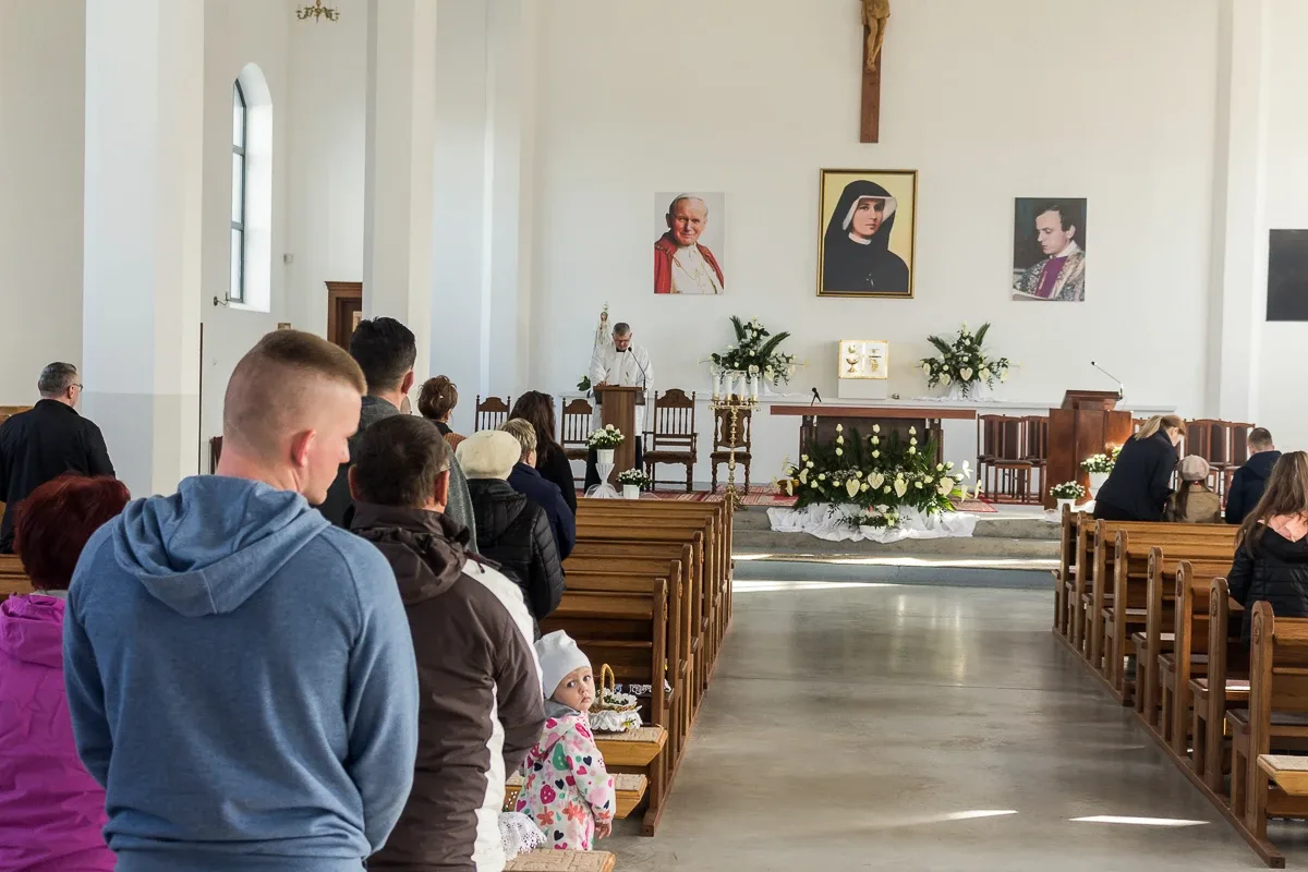 Święcenie pokarmów w ostrowskich parafiach (zdjęcia)