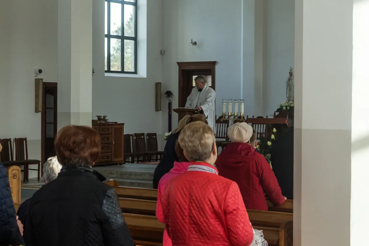 Święcenie pokarmów w ostrowskich parafiach (zdjęcia)