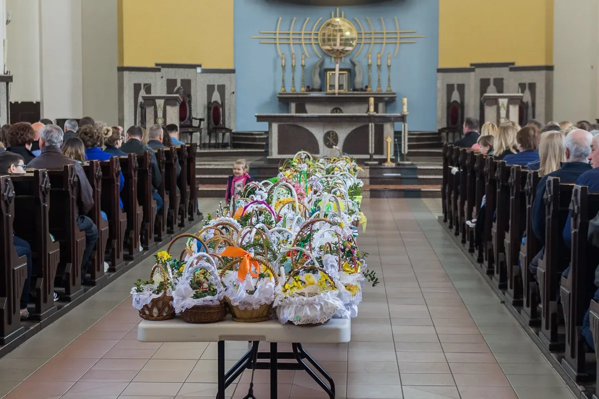 Święcenie pokarmów w ostrowskich parafiach (zdjęcia)