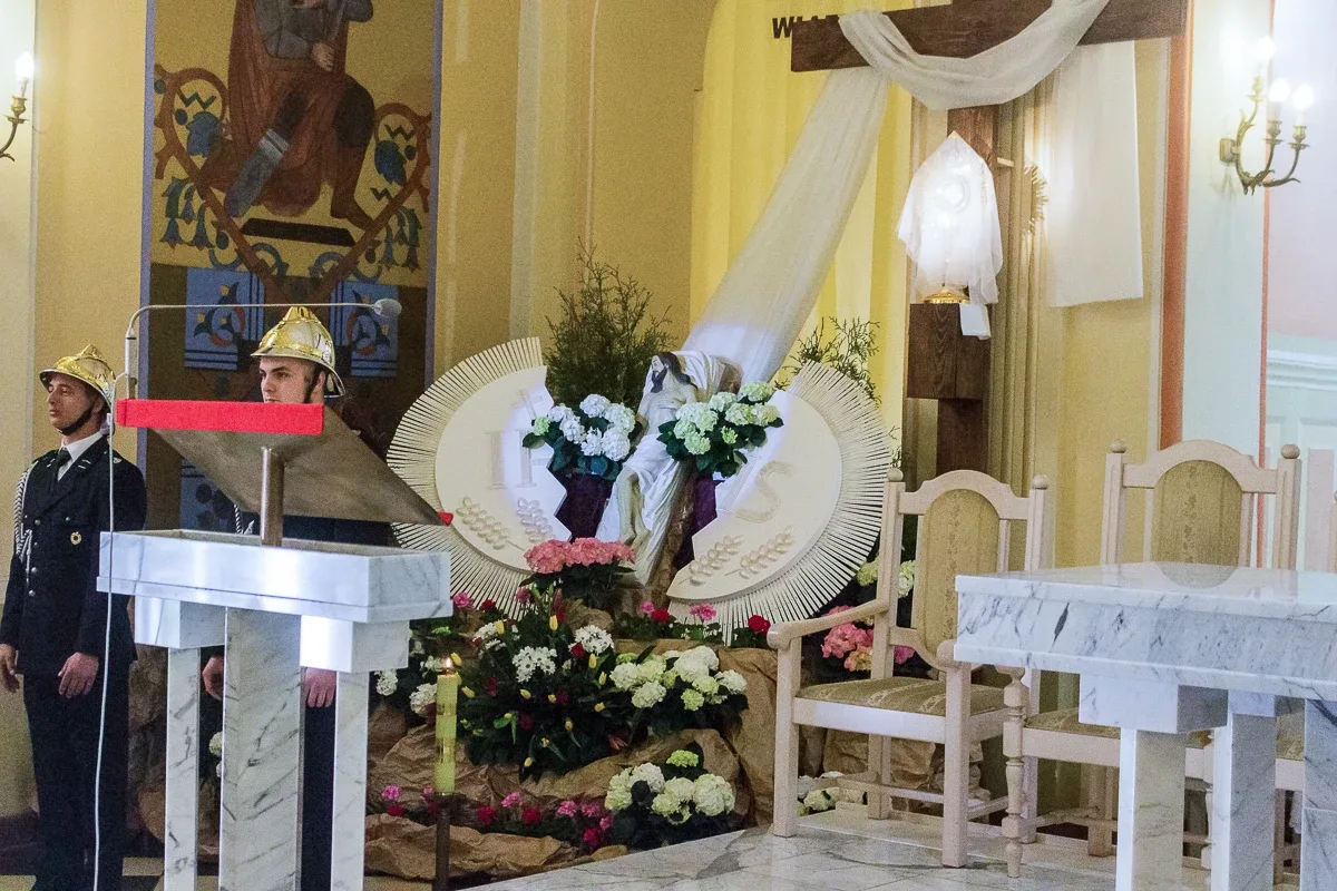 Groby Pańskie w ostrowskich parafiach (zdjęcia)