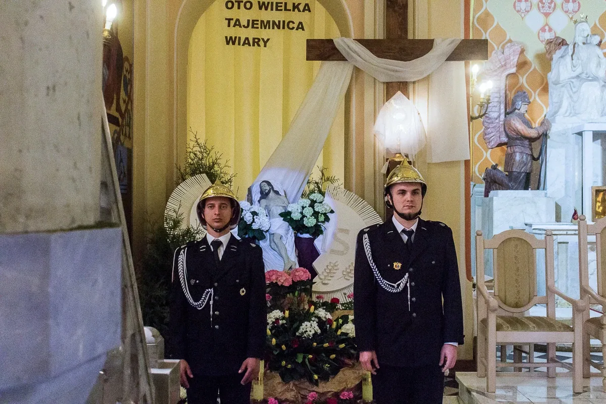 Groby Pańskie w ostrowskich parafiach (zdjęcia)