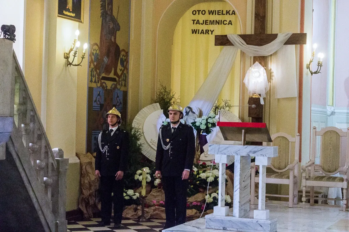 Groby Pańskie w ostrowskich parafiach (zdjęcia)