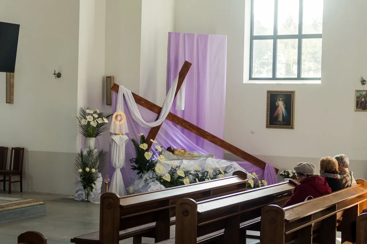 Groby Pańskie w ostrowskich parafiach (zdjęcia)