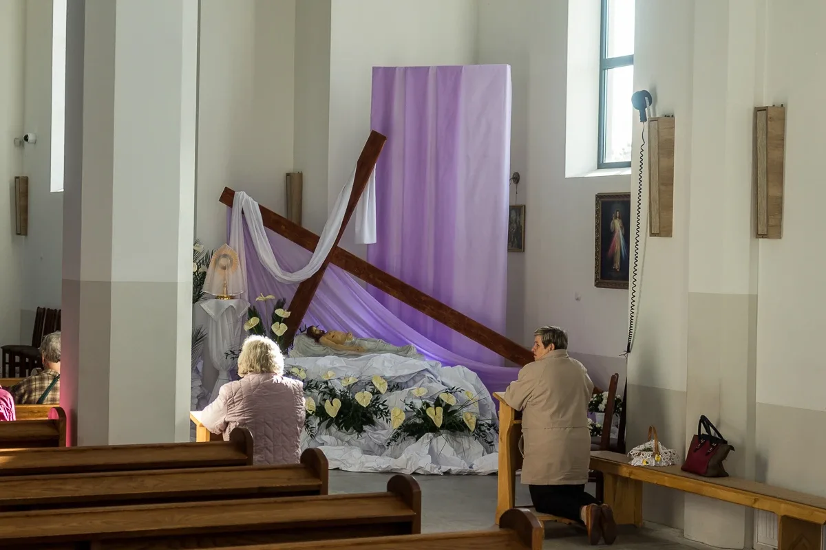 Groby Pańskie w ostrowskich parafiach (zdjęcia)