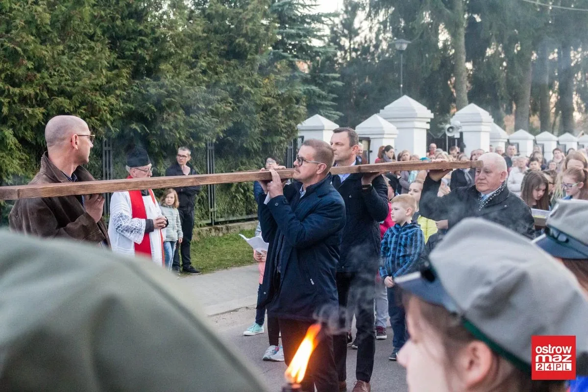 Droga krzyżowa w Komorowie (zdjęcia)