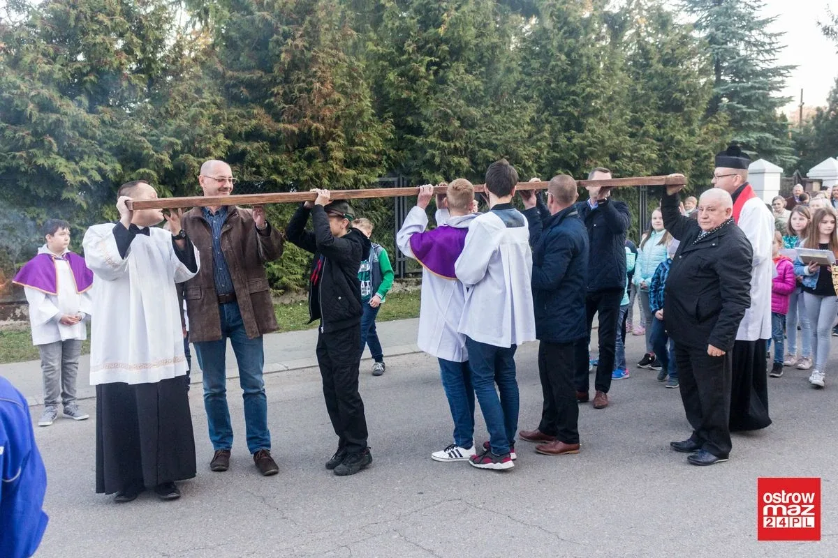 Droga krzyżowa w Komorowie (zdjęcia)