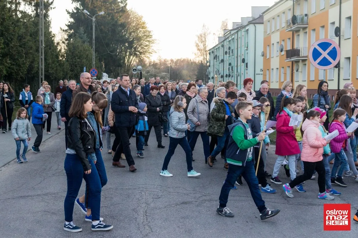 Droga krzyżowa w Komorowie (zdjęcia)
