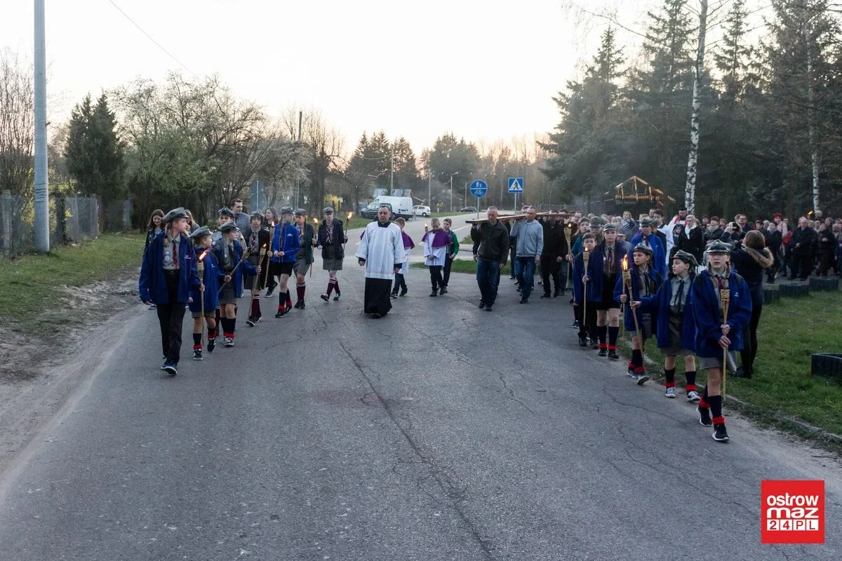 Droga krzyżowa w Komorowie (zdjęcia)