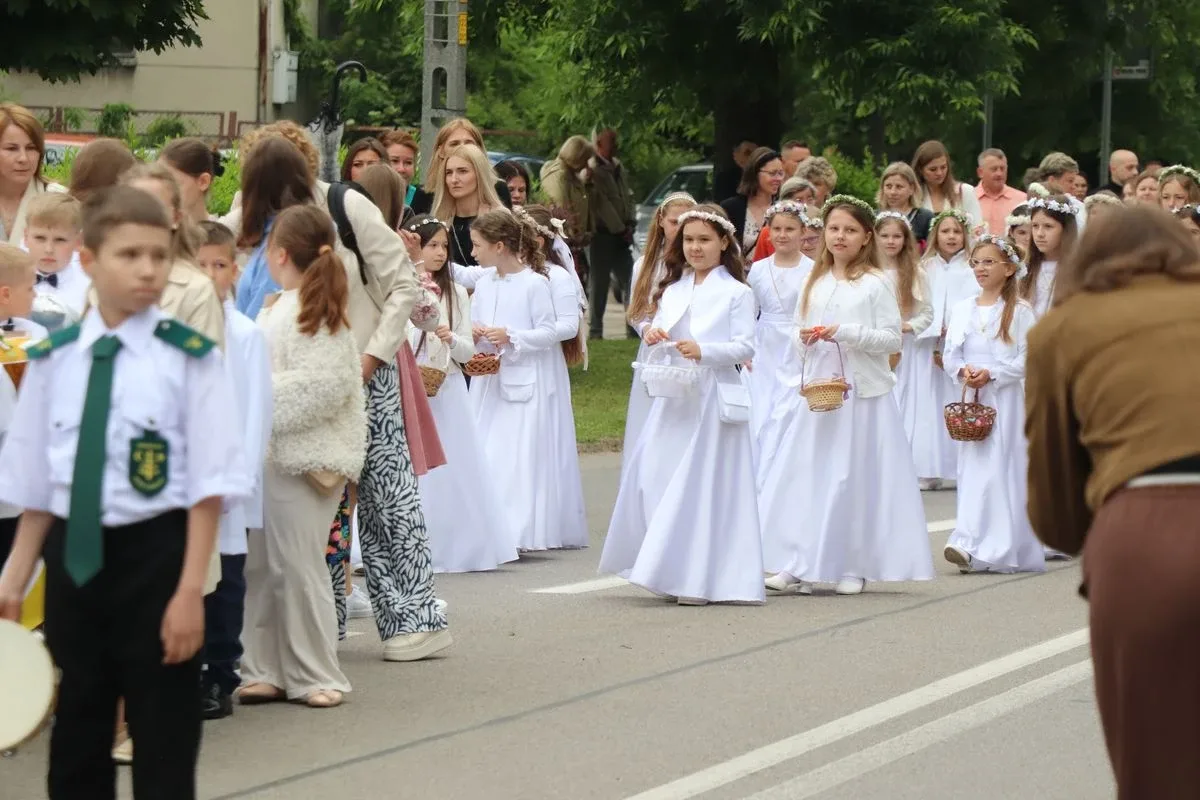 Boże Ciało w parafii pw. Wniebowzięcia NMP (zdjęcia, wideo)