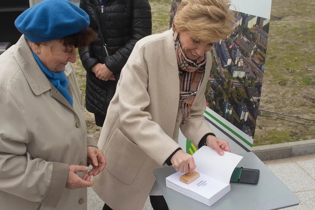 Biblioteka pod chmurką już otwarta (zdjęcia, wideo)