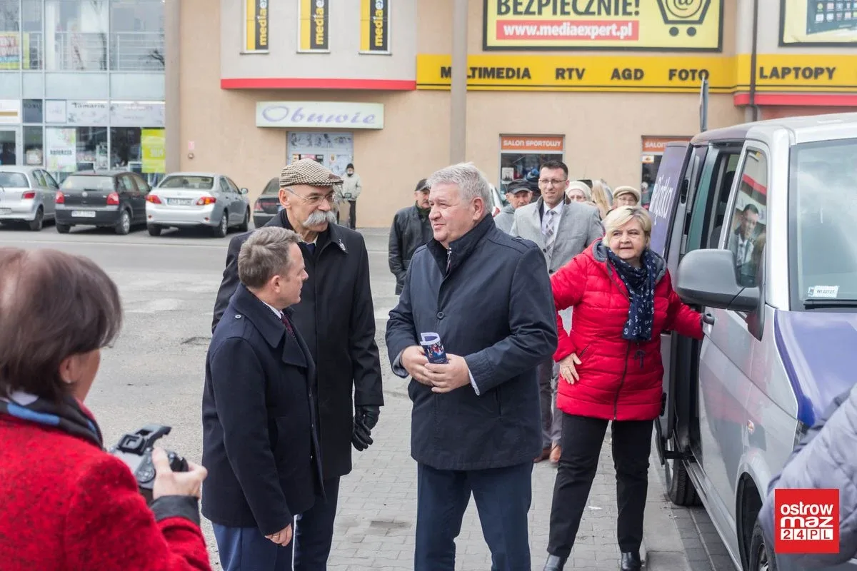 Wicewojewoda promował piątkę Kaczyńskiego w Ostrowi Mazowieckiej. Oświata strajkowała (zdjęcia, wideo)