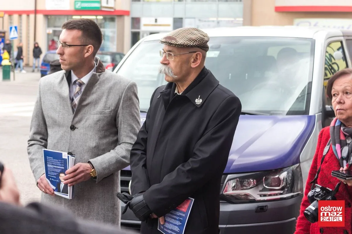 Wicewojewoda promował piątkę Kaczyńskiego w Ostrowi Mazowieckiej. Oświata strajkowała (zdjęcia, wideo)