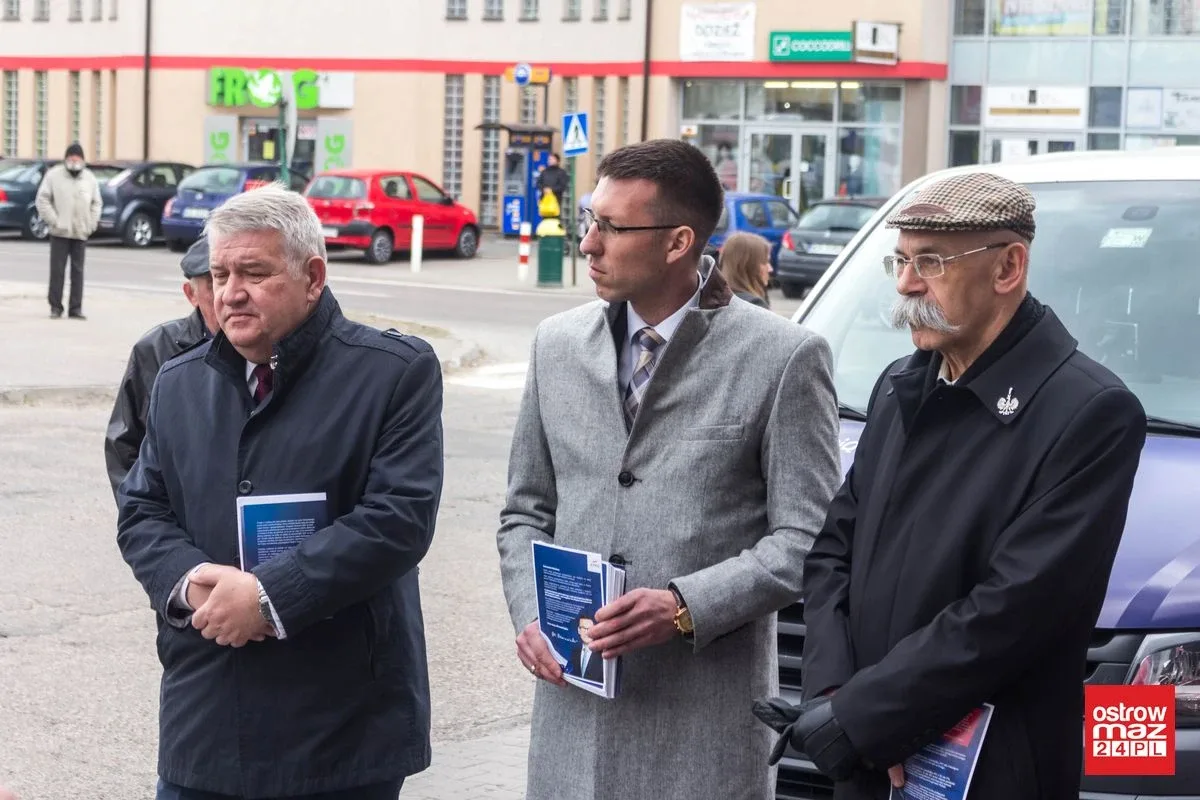 Wicewojewoda promował piątkę Kaczyńskiego w Ostrowi Mazowieckiej. Oświata strajkowała (zdjęcia, wideo)