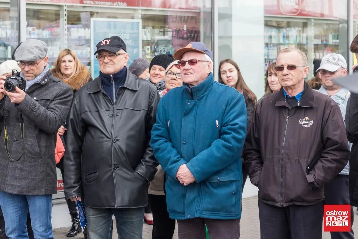 Wicewojewoda promował piątkę Kaczyńskiego w Ostrowi Mazowieckiej. Oświata strajkowała (zdjęcia, wideo)