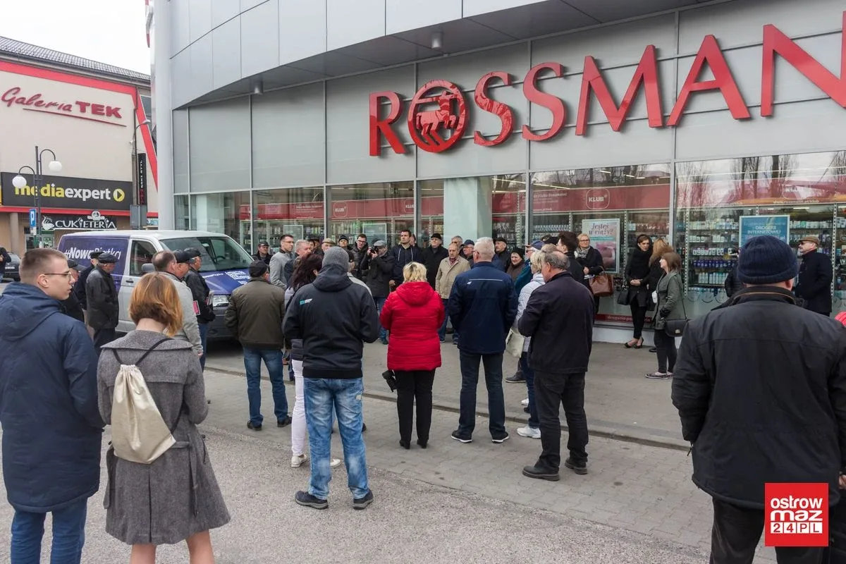 Wicewojewoda promował piątkę Kaczyńskiego w Ostrowi Mazowieckiej. Oświata strajkowała (zdjęcia, wideo)