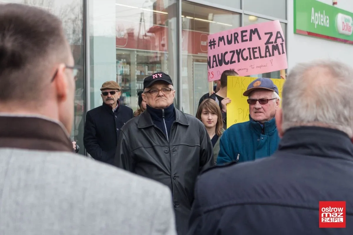 Wicewojewoda promował piątkę Kaczyńskiego w Ostrowi Mazowieckiej. Oświata strajkowała (zdjęcia, wideo)