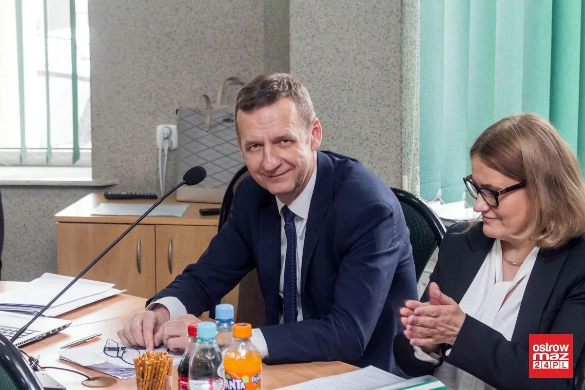 Podjęli szereg uchwał i przyjęli wiele sprawozdań. Sesja rady gminy Ostrów Mazowiecka (zdjęcia, wideo)