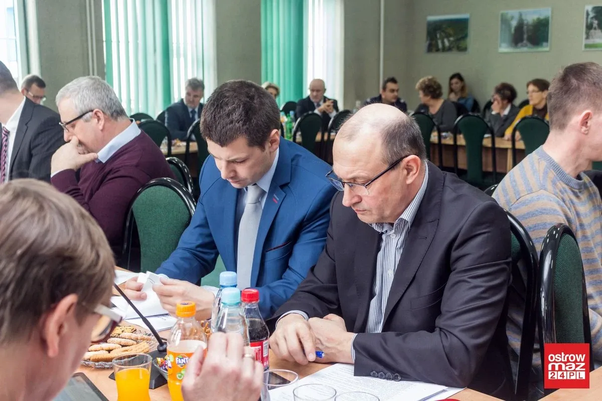Podjęli szereg uchwał i przyjęli wiele sprawozdań. Sesja rady gminy Ostrów Mazowiecka (zdjęcia, wideo)