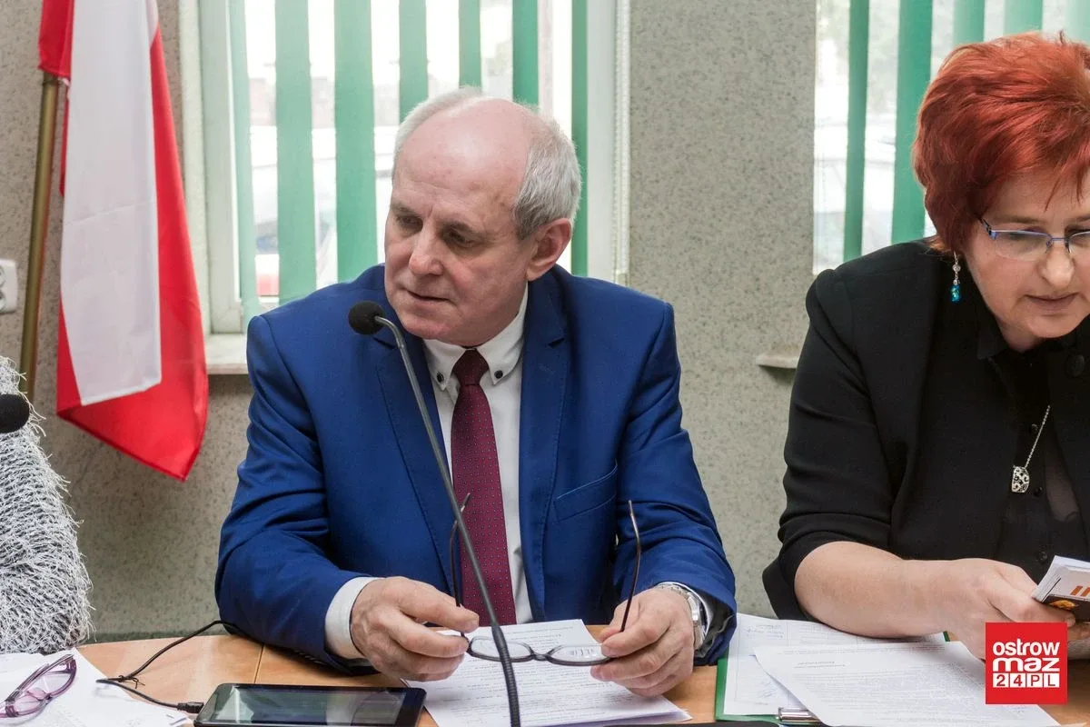 Podjęli szereg uchwał i przyjęli wiele sprawozdań. Sesja rady gminy Ostrów Mazowiecka (zdjęcia, wideo)